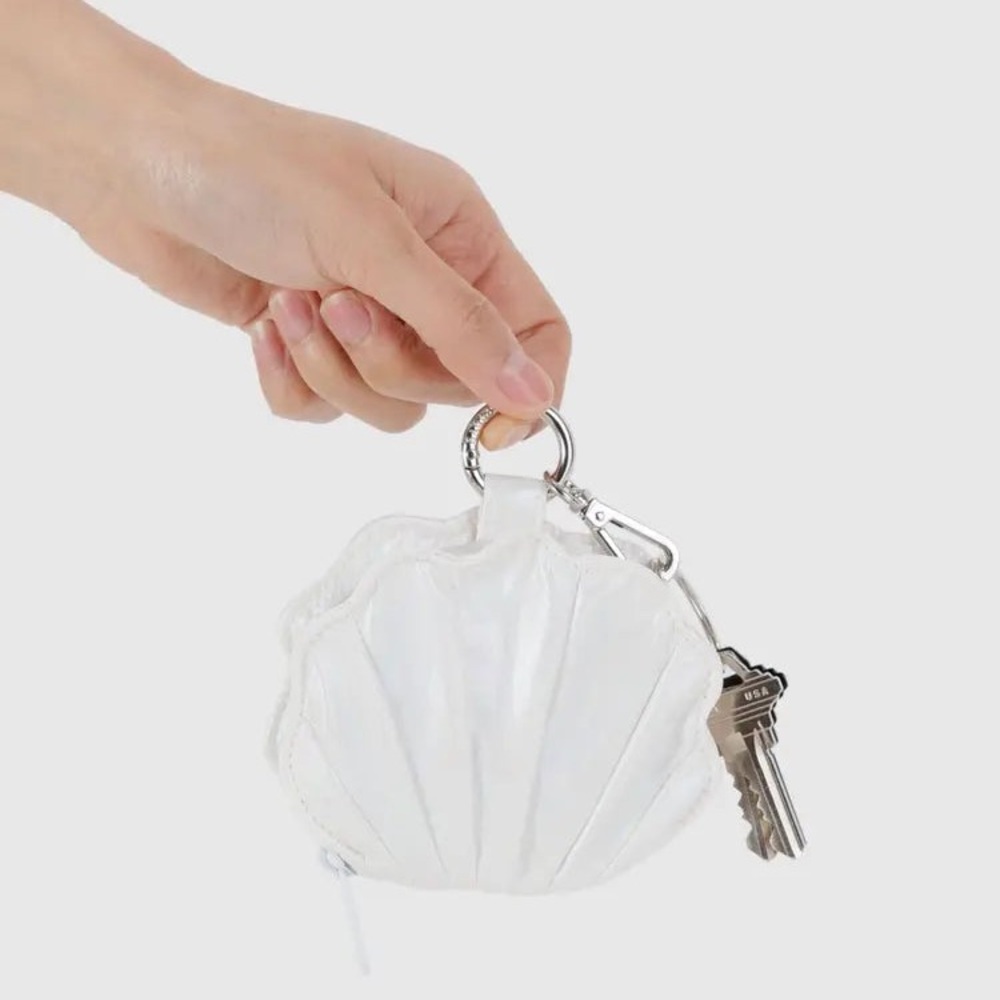 BAGGU IRIDESCENT WHITE SHELL KEYCHAIN